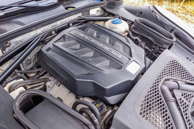 Used 2017 Porsche Macan S AWD/4WD image 17