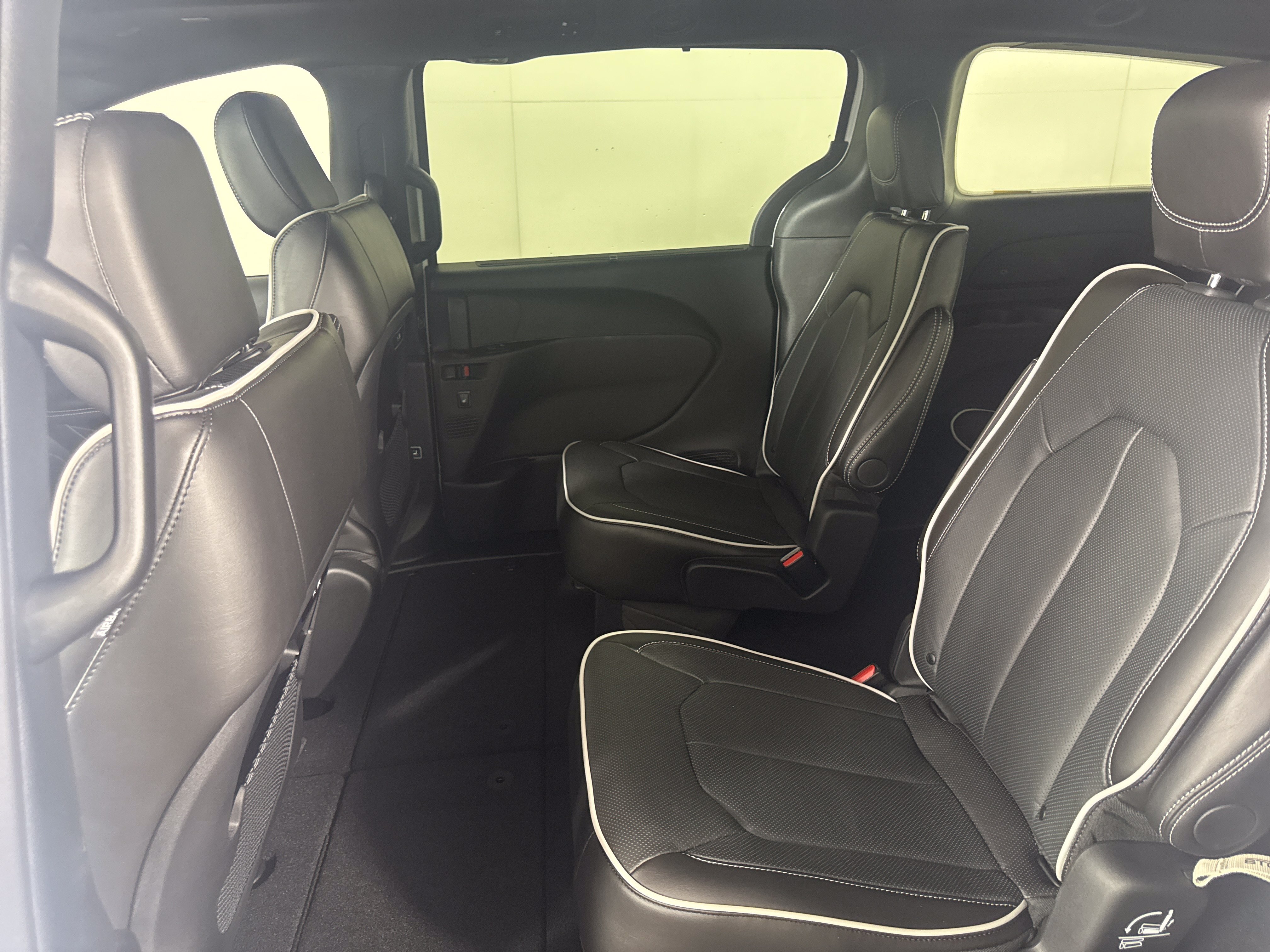 New 2027 Chrysler Pacifica Limited FWD image 14