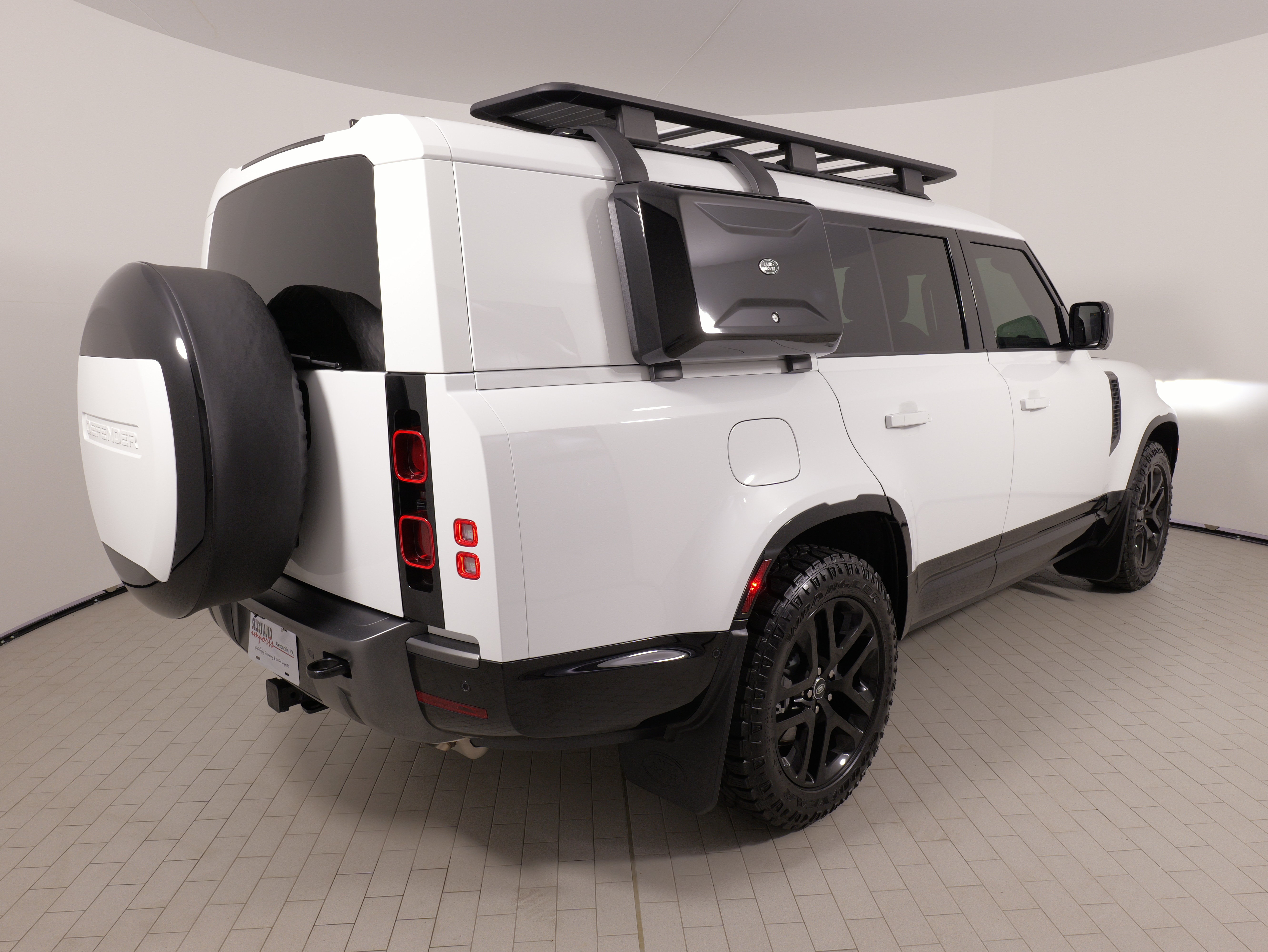 Used 2024 Land Rover Defender 130 Outbound AWD/4WD image 13