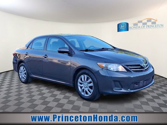 Used 2013 Toyota Corolla LE FWD image 1