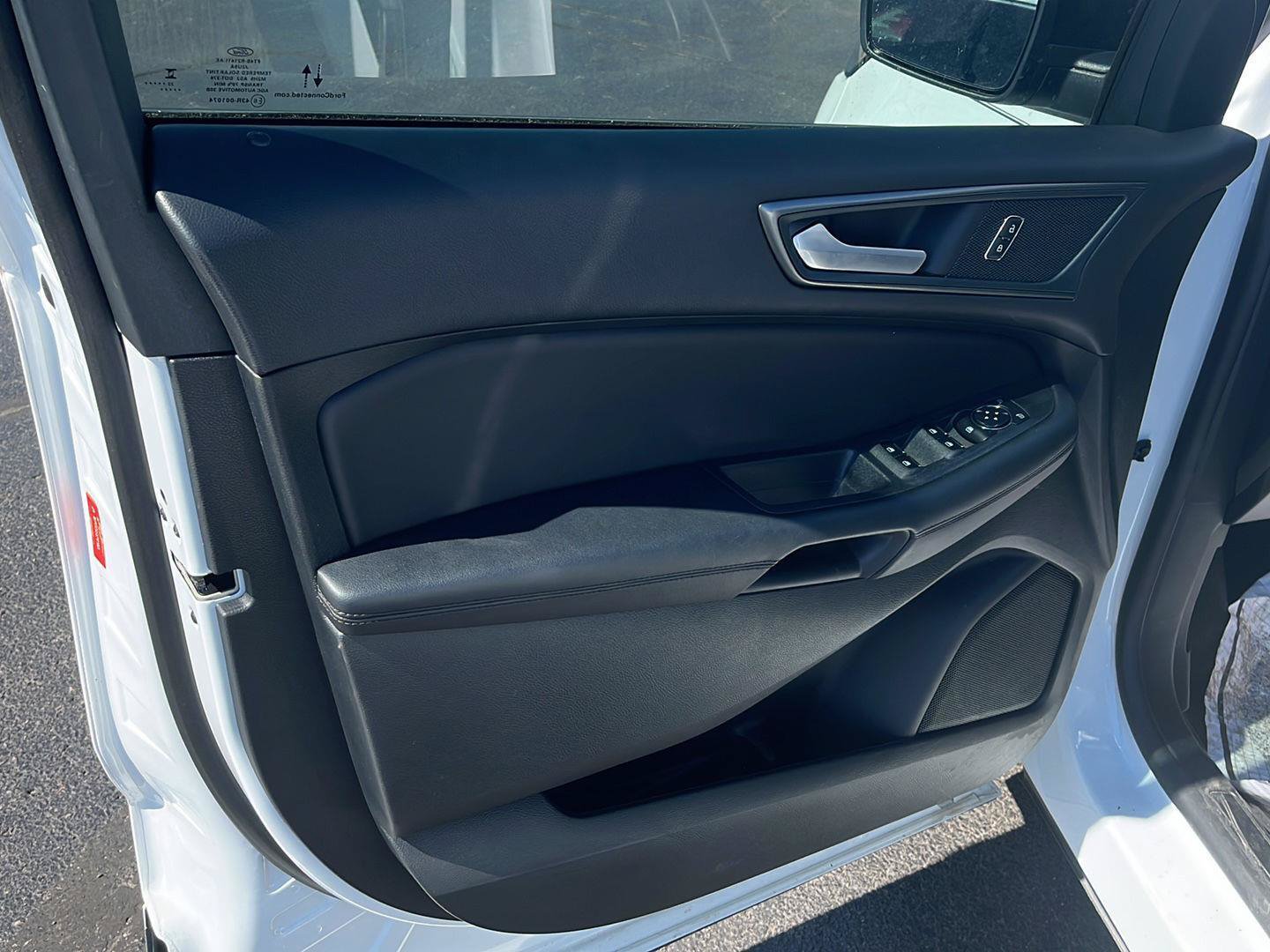 Used 2024 Ford Edge SE w/ Black Appearance Package AWD/4WD image 17