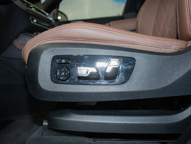 Used 2026 BMW X7 xDrive40i AWD/4WD image 15