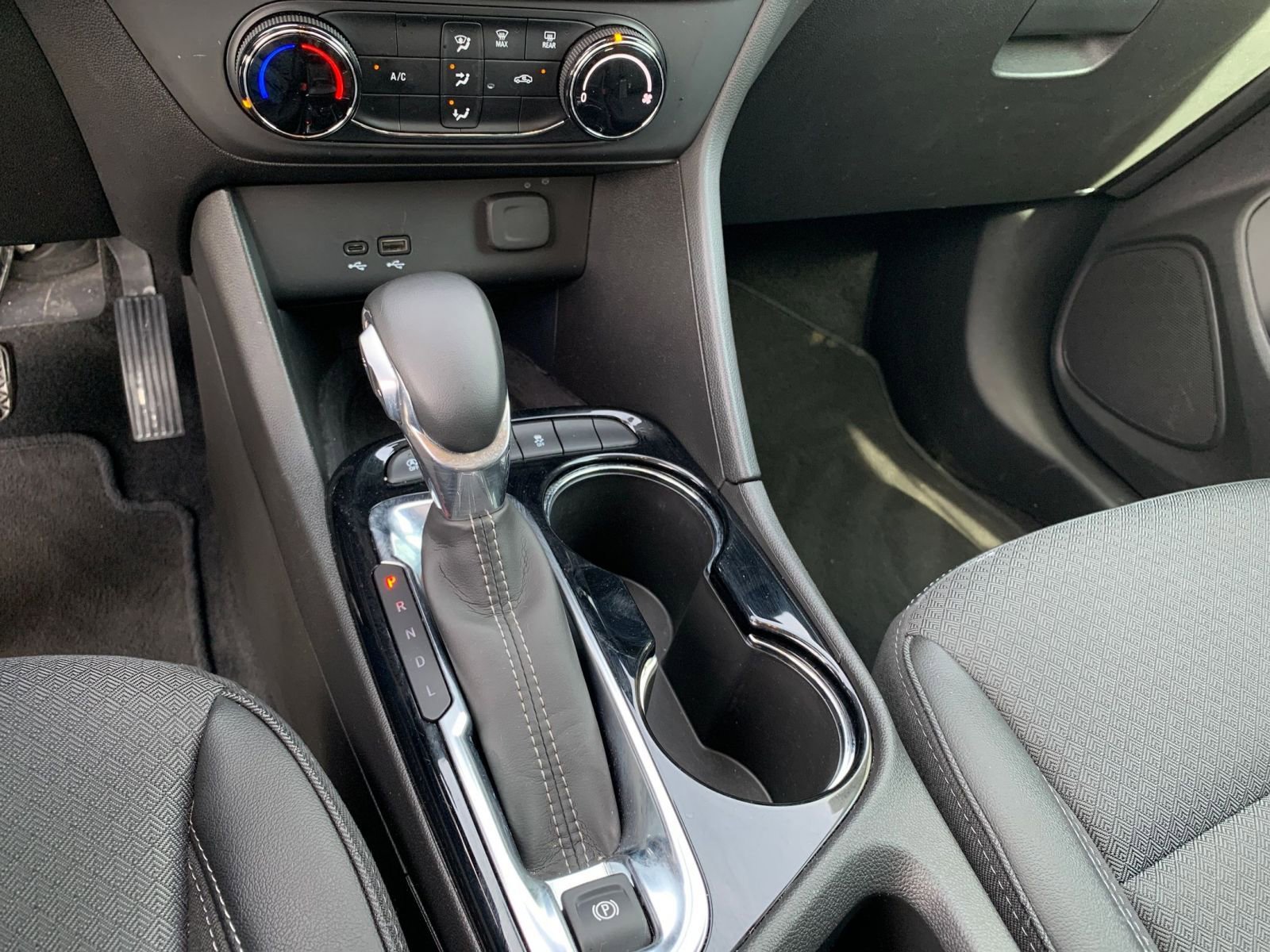 Used 2025 Buick Encore GX Preferred image 40