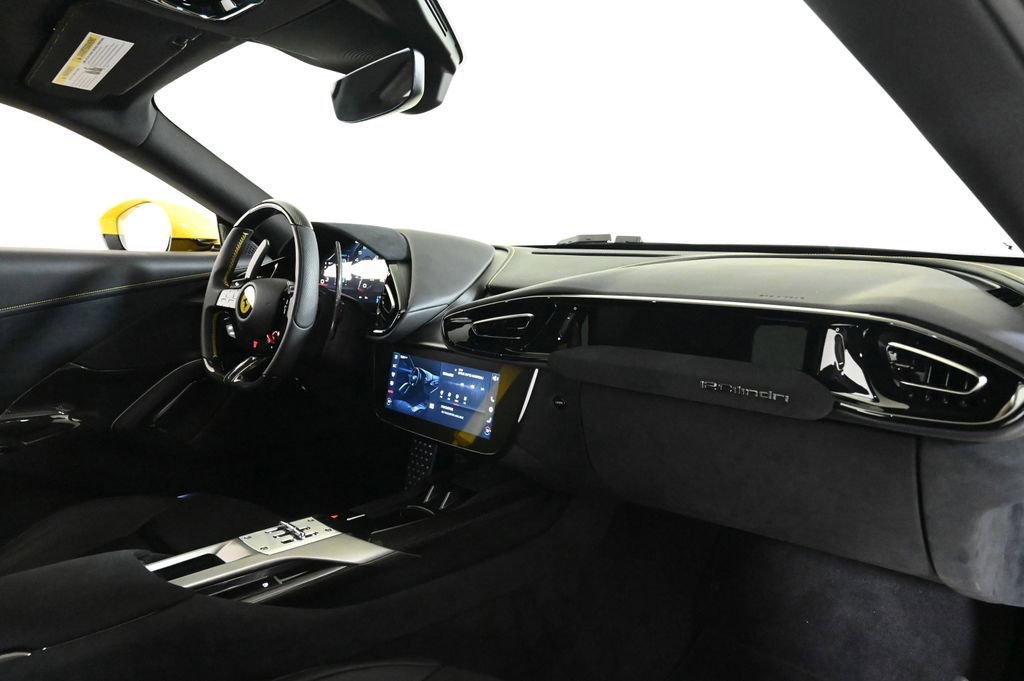 Used 2025 Ferrari 12Cilindri Base image 16