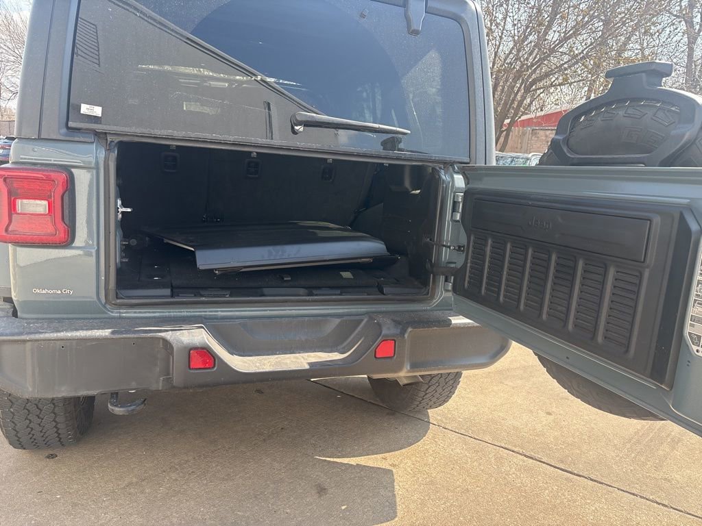 Used 2024 Jeep Wrangler Sahara AWD/4WD image 8