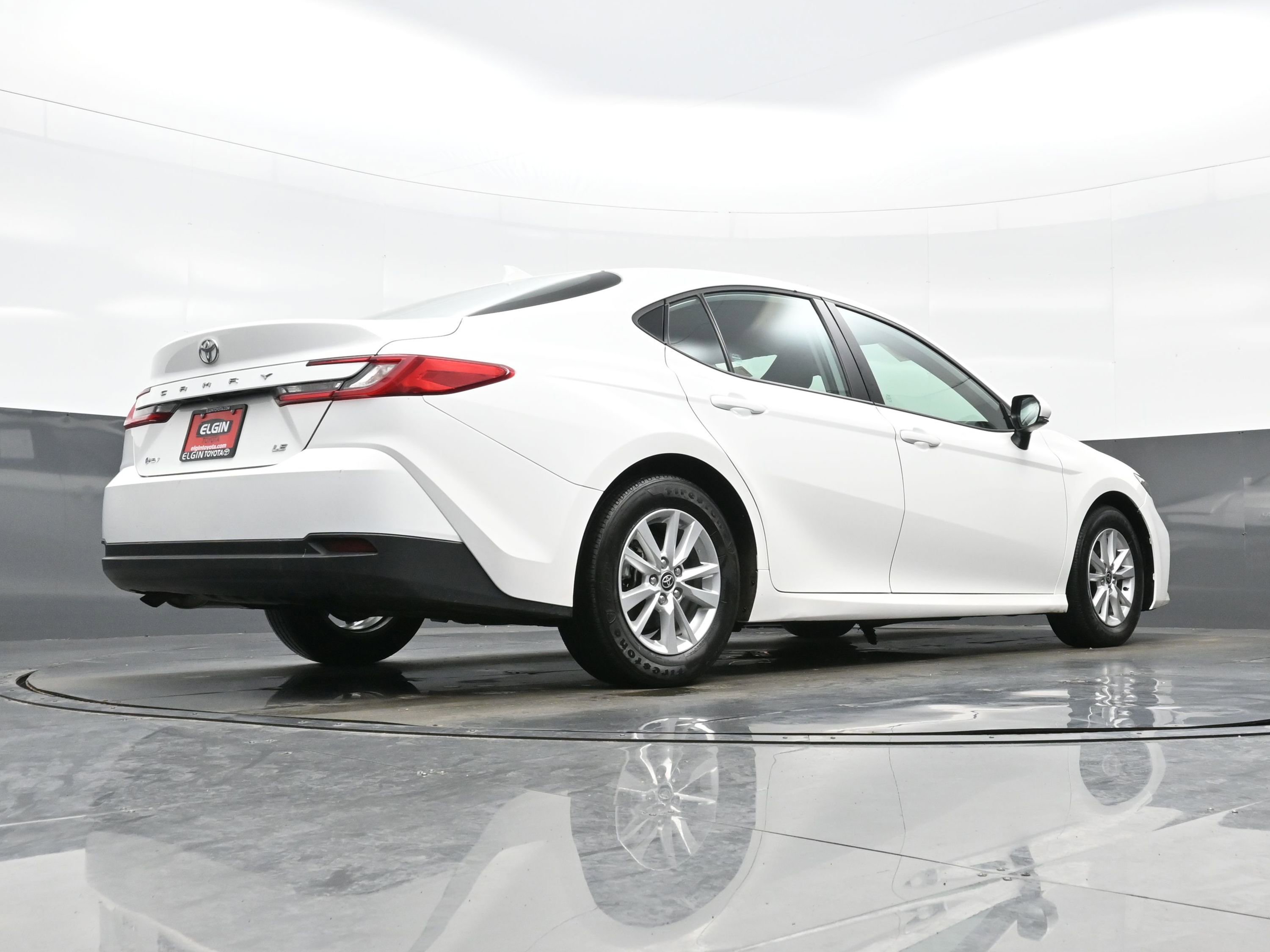 Used 2025 Toyota Camry LE image 31