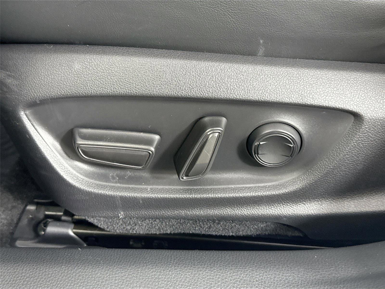 Used 2025 Toyota Prius Plug-In Hybrid image 28