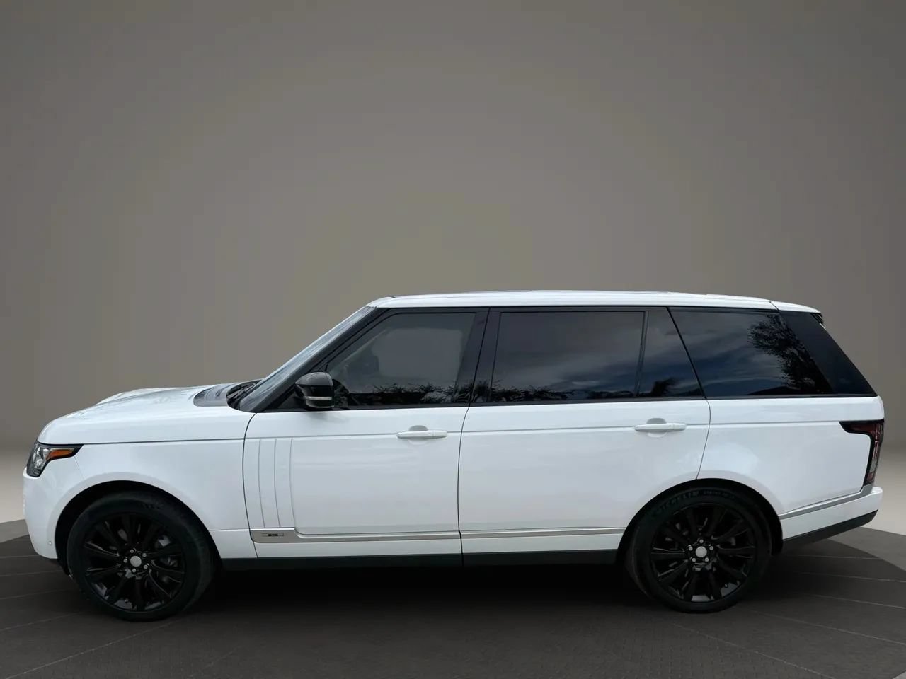 Used 2017 Land Rover Range Rover Long Wheelbase Supercharged AWD/4WD image 2