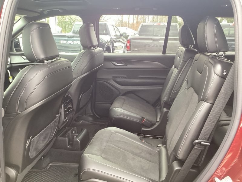 New 2025 Jeep Grand Cherokee L Altitude AWD/4WD image 23
