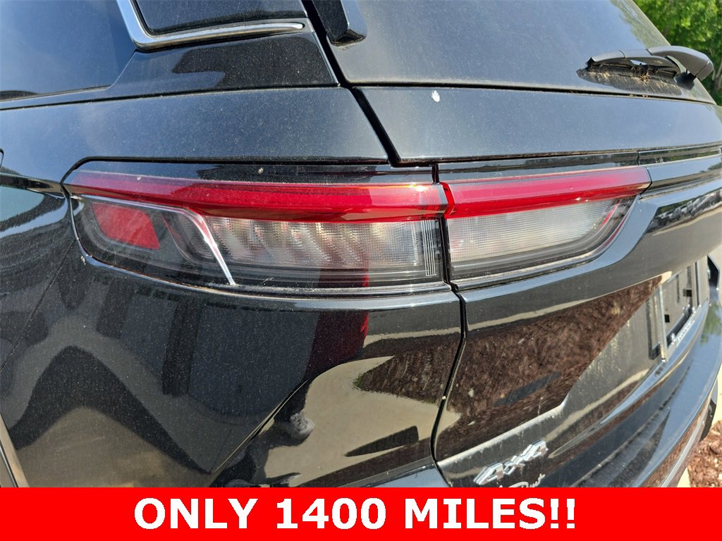 Used 2023 Jeep Grand Cherokee Laredo image 33