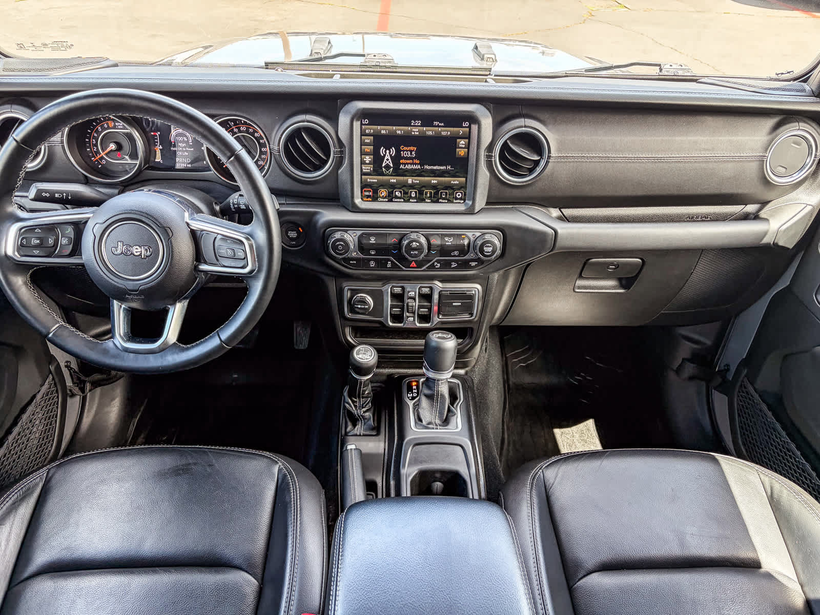 Used 2018 Jeep Wrangler Unlimited Sahara AWD/4WD image 11