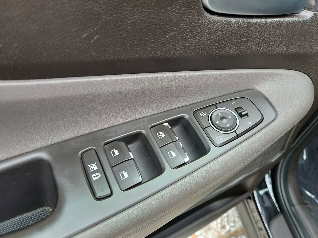 Used 2019 Hyundai Santa Fe SE FWD image 17
