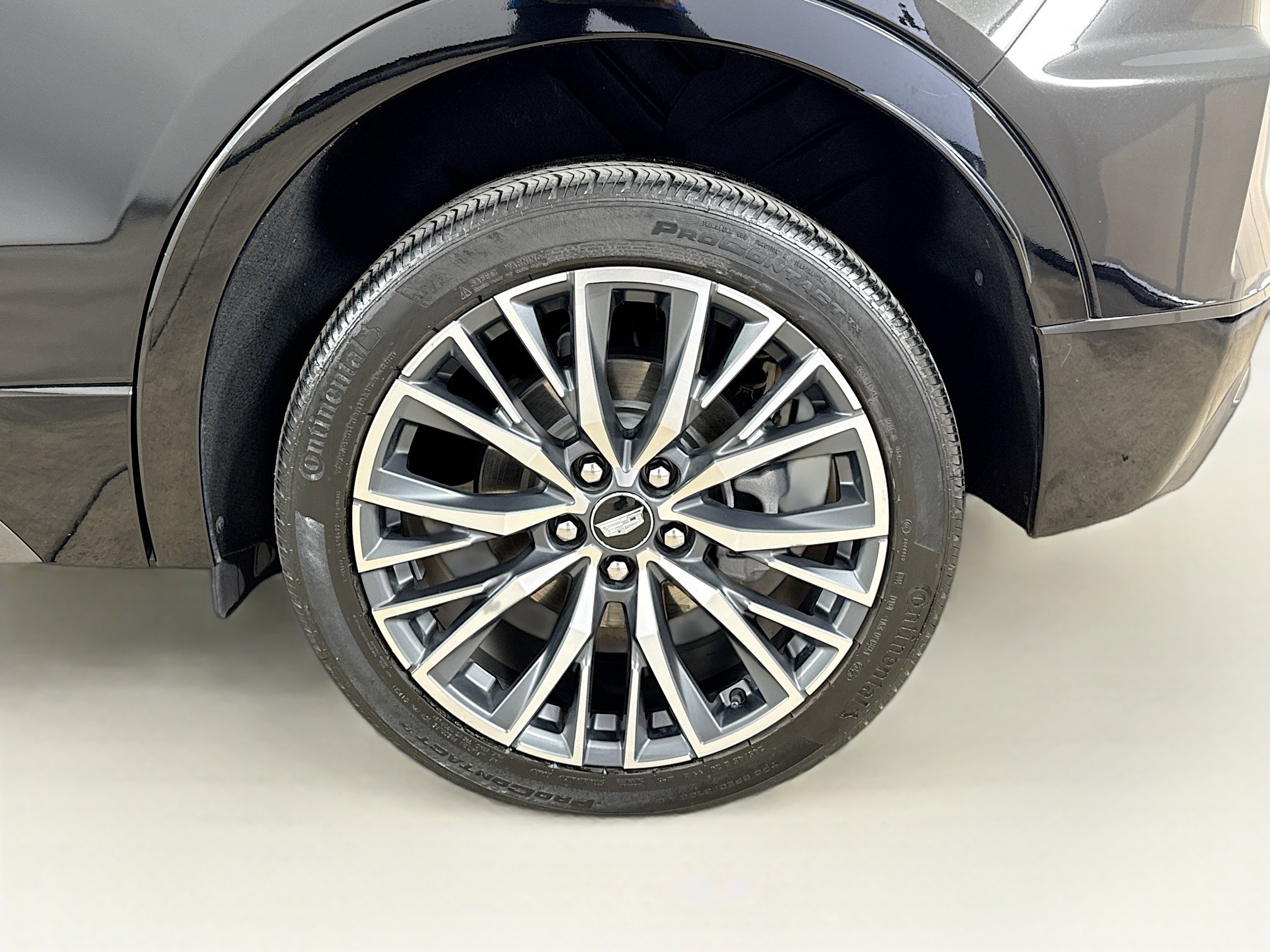 Used 2024 Cadillac XT4 Sport w/ Cold Weather Package image 33