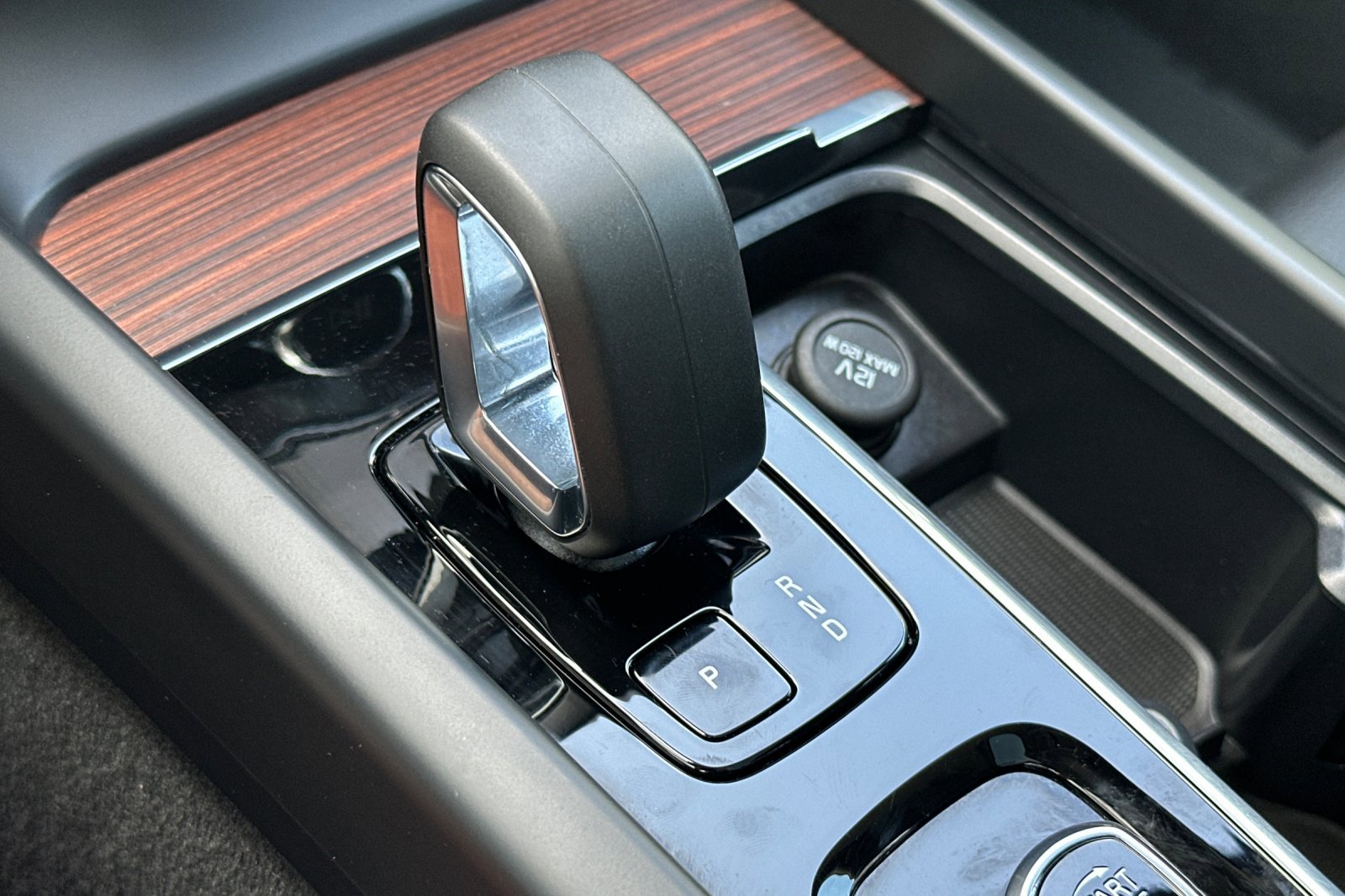 Certified 2025 Volvo V60 B5 Cross Country Plus image 24