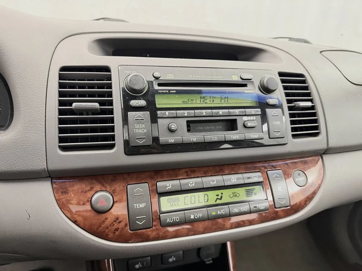 Used 2002 Toyota Camry LE FWD image 11