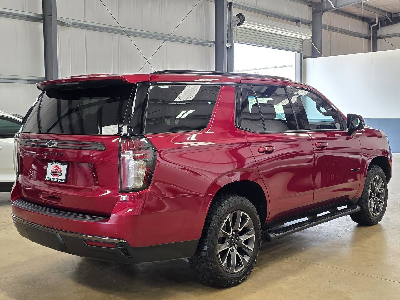 Used 2021 Chevrolet Tahoe Z71 w/ Luxury Package AWD/4WD image 4