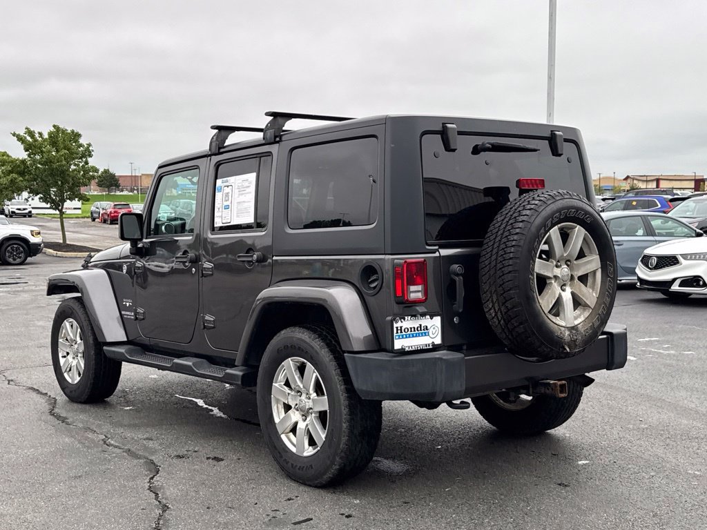Used 2016 Jeep Wrangler Unlimited Sahara w/ Dual Top Group AWD/4WD image 5