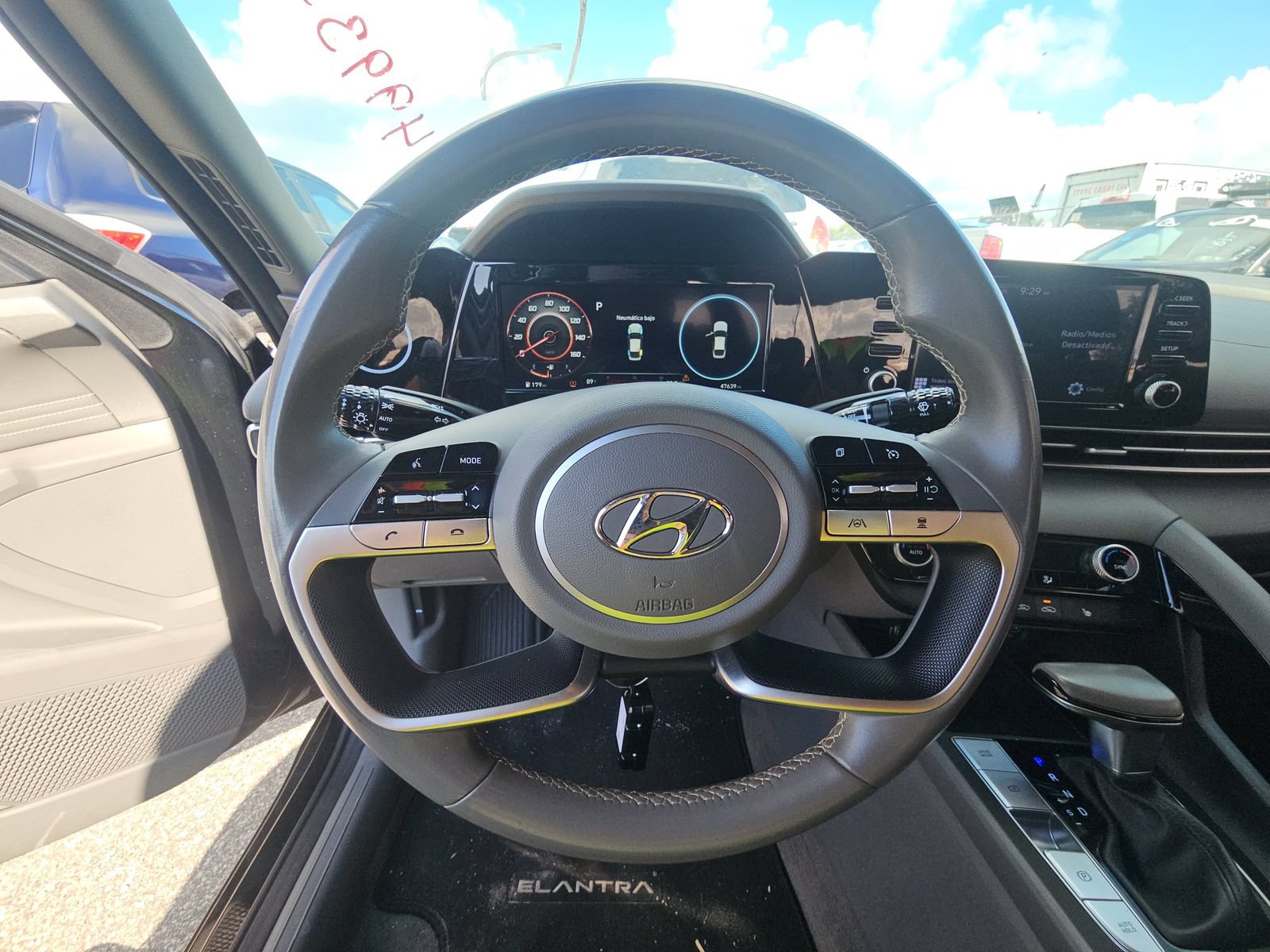 Used 2022 Hyundai Elantra SEL w/ Convenience Package FWD image 10