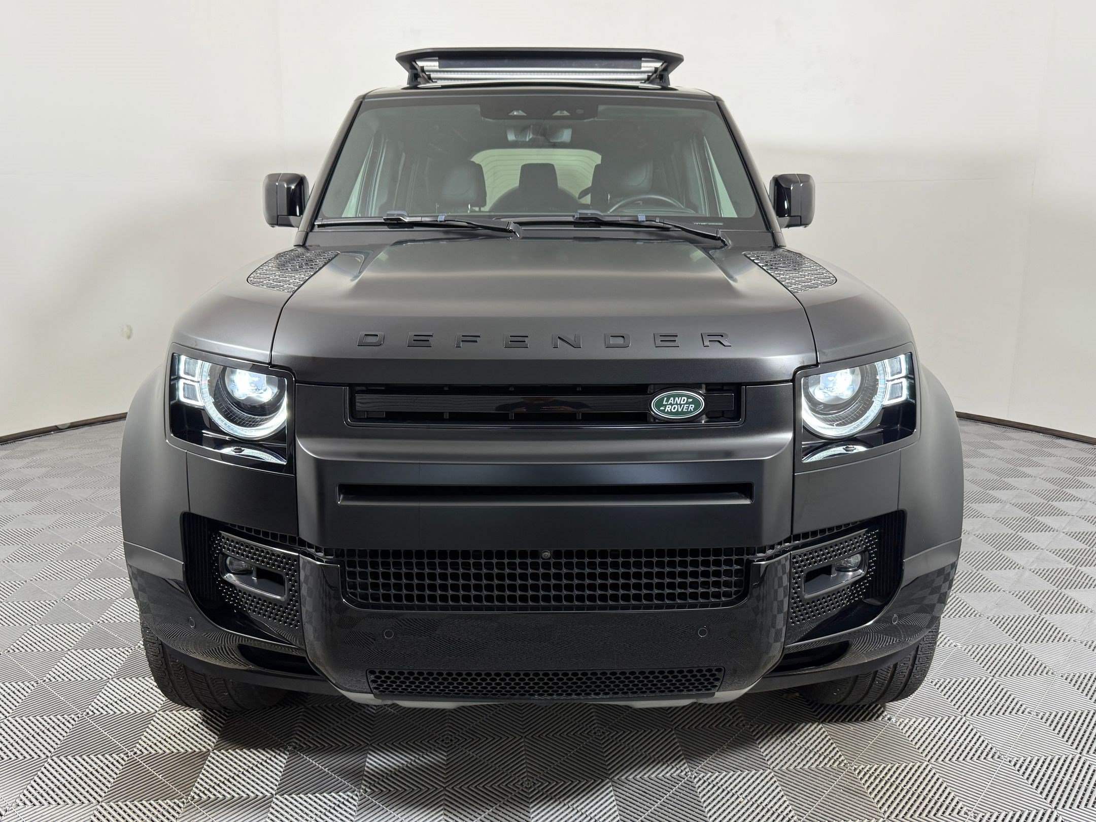 Used 2024 Land Rover Defender 110 X AWD/4WD image 6