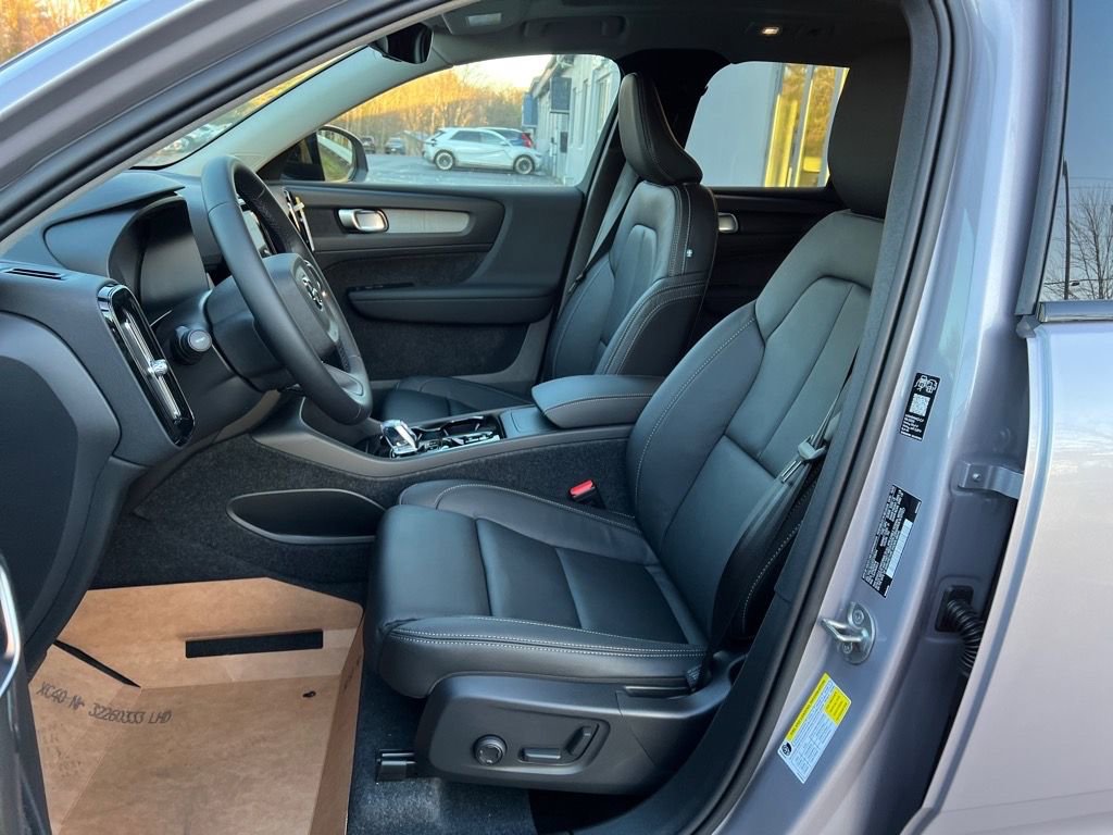 New 2026 Volvo XC40 B5 Plus w/ Protection Package Premier AWD/4WD image 12
