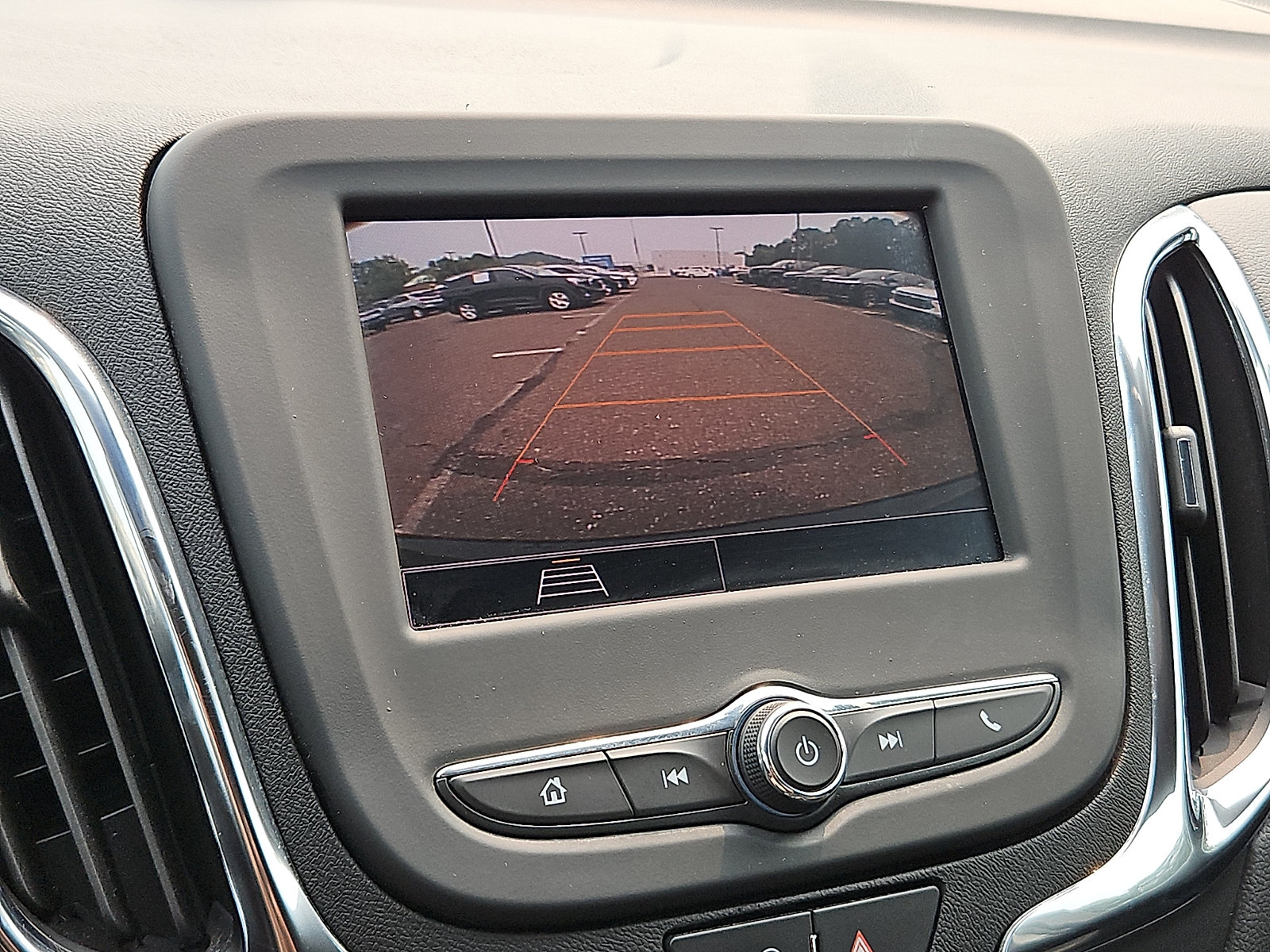 Used 2024 Chevrolet Equinox LT FWD image 17