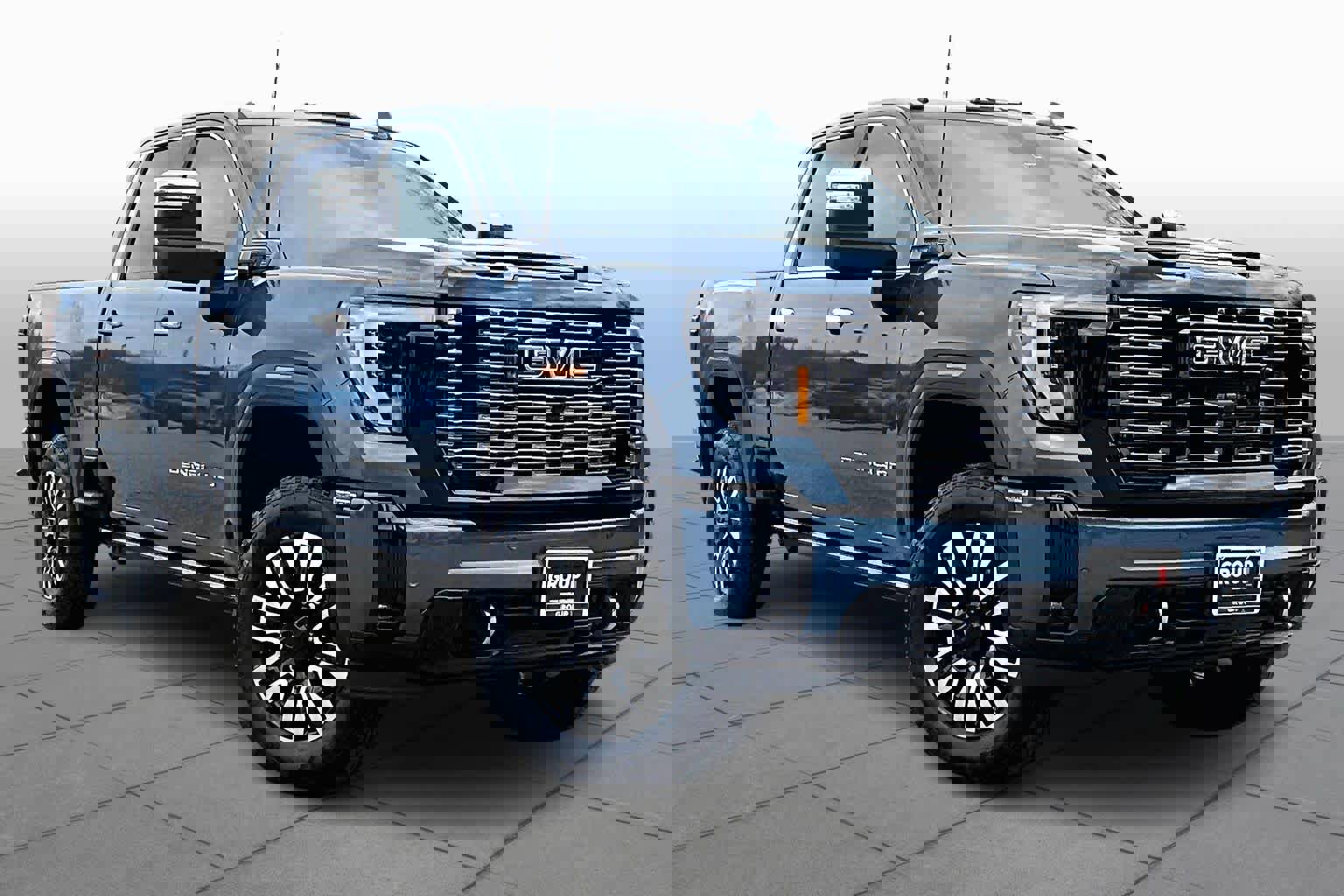 Used 2025 GMC Sierra 2500 Denali Ultimate w/ Max Trailering Package image 3