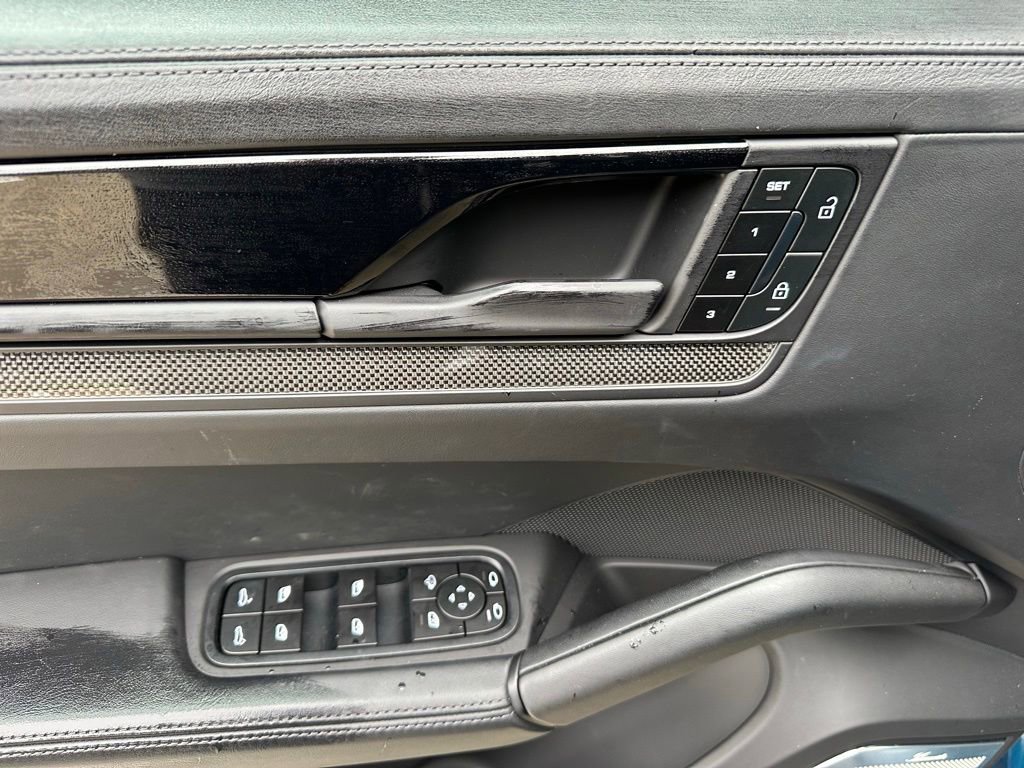 Certified 2025 Porsche Cayenne GTS AWD/4WD image 17