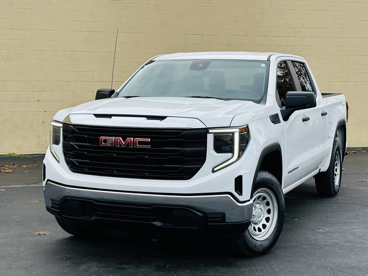 Used 2022 GMC Sierra 1500 Pro w/ Pro Value Package image 3