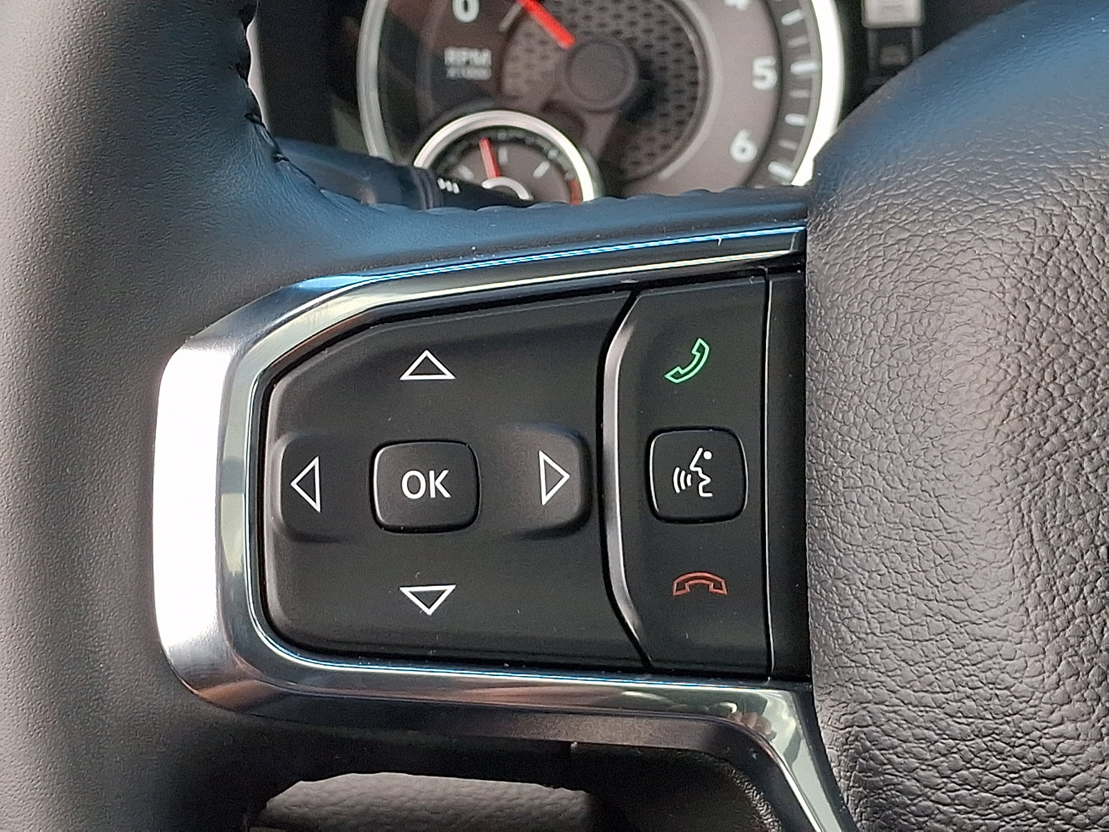 Used 2024 RAM 1500 Laramie AWD/4WD image 24
