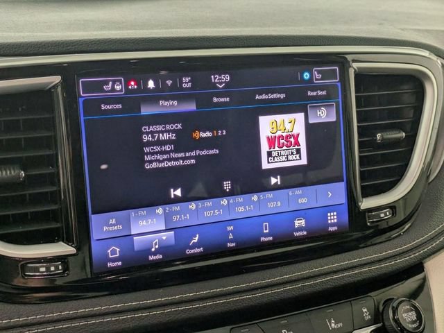 Used 2022 Chrysler Pacifica Touring-L w/ Uconnect Theater Family Group FWD image 21