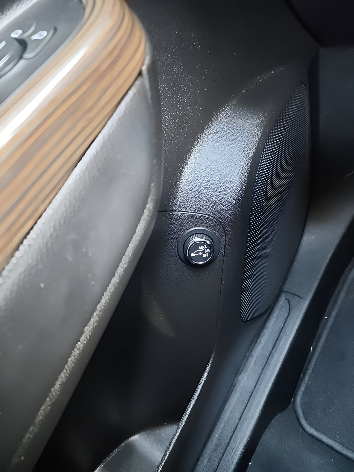 Used 2023 GMC Acadia SLE w/ Driver Convenience Package image 11