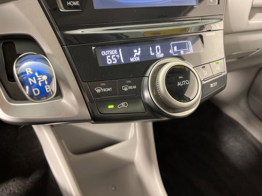 Used 2015 Toyota Prius V Four FWD image 22