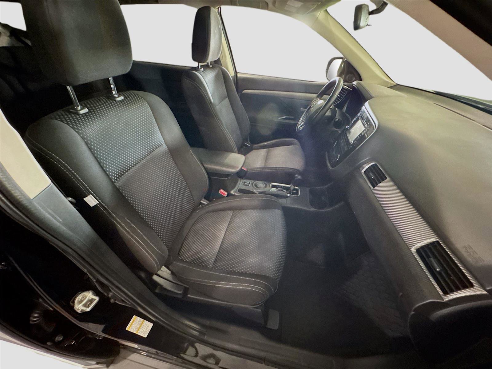 Used 2016 Mitsubishi Outlander SE image 12