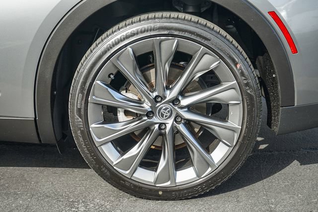 Used 2023 Toyota Crown Limited w/ Advanced Technology Package image 12