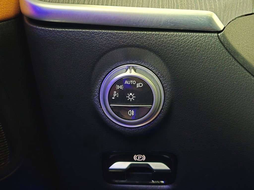 Used 2025 Mercedes-Benz C 300 4MATIC Sedan image 31