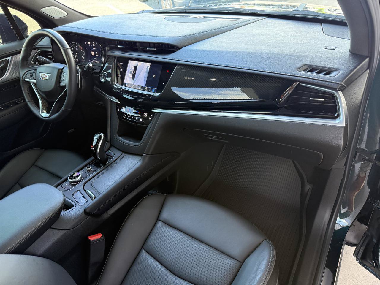 Used 2024 Cadillac XT6 Sport w/ Technology Package AWD/4WD image 30