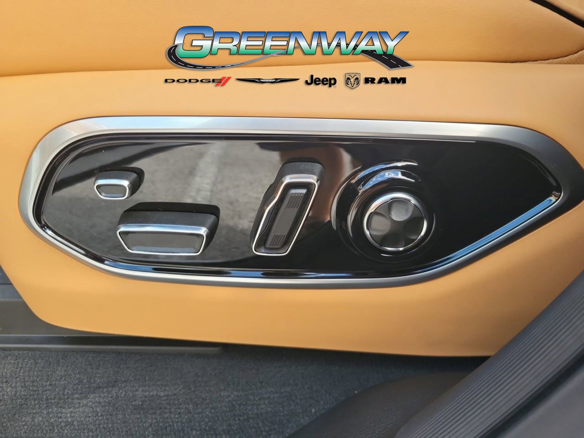 Used 2025 Jeep Grand Cherokee Summit image 19