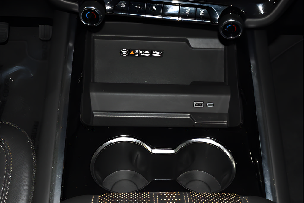 Used 2025 Chevrolet Tahoe High Country AWD/4WD image 18