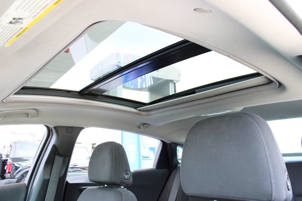 Used 2020 Chevrolet Malibu LT FWD image 33