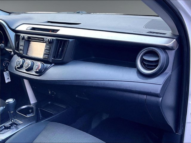 Used 2018 Toyota RAV4 LE AWD/4WD image 17