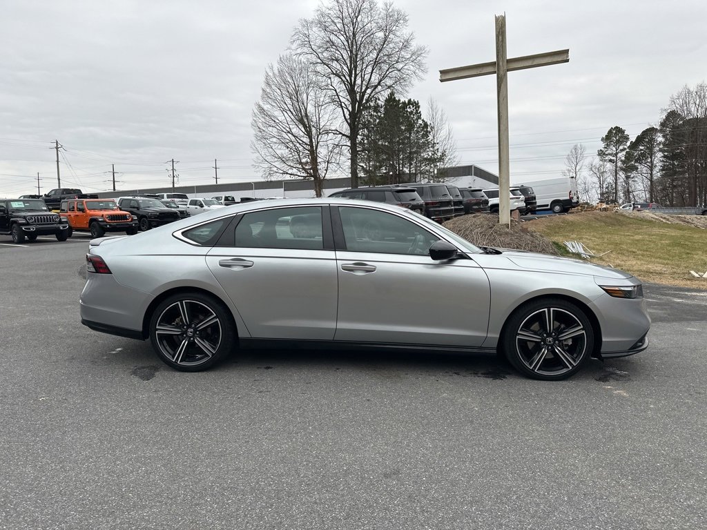 Used 2024 Honda Accord Sport image 4