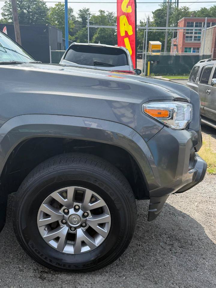 Used 2017 Toyota Tacoma SR5 w/ Tow Package AWD/4WD image 13