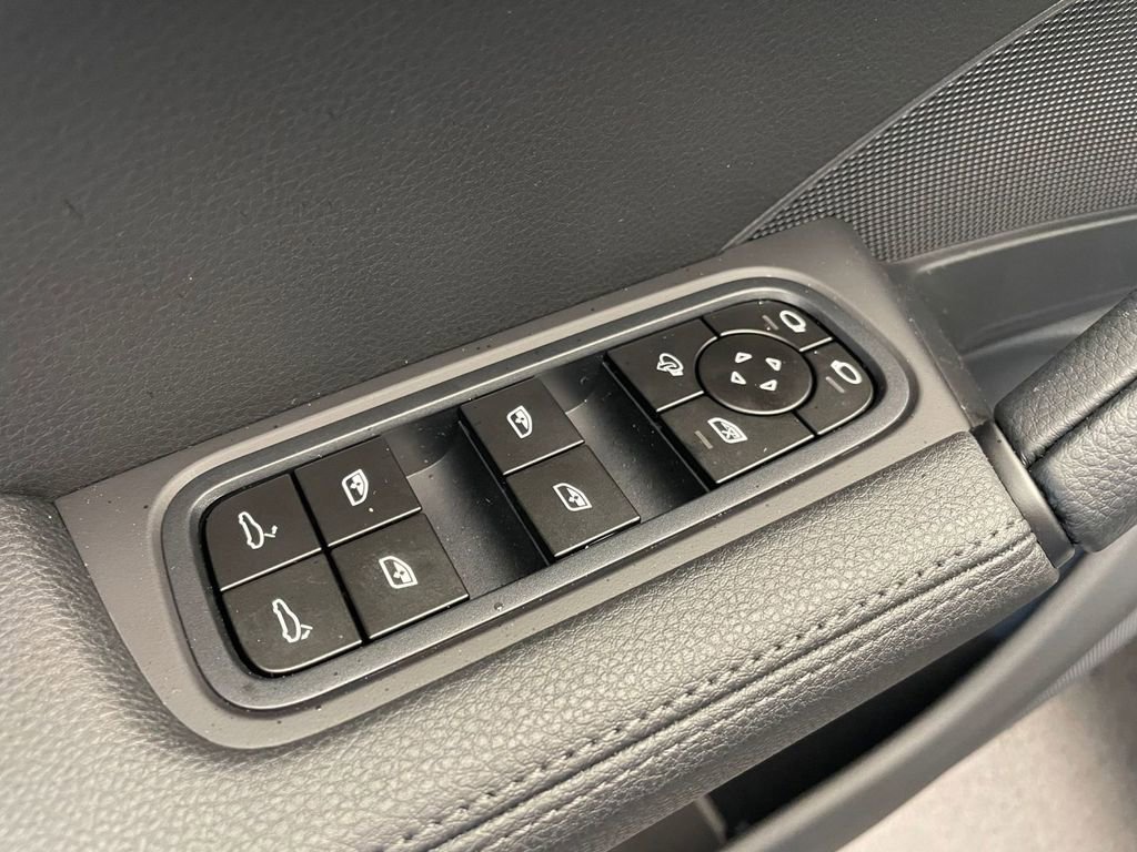 New 2026 Porsche Cayenne AWD/4WD image 18