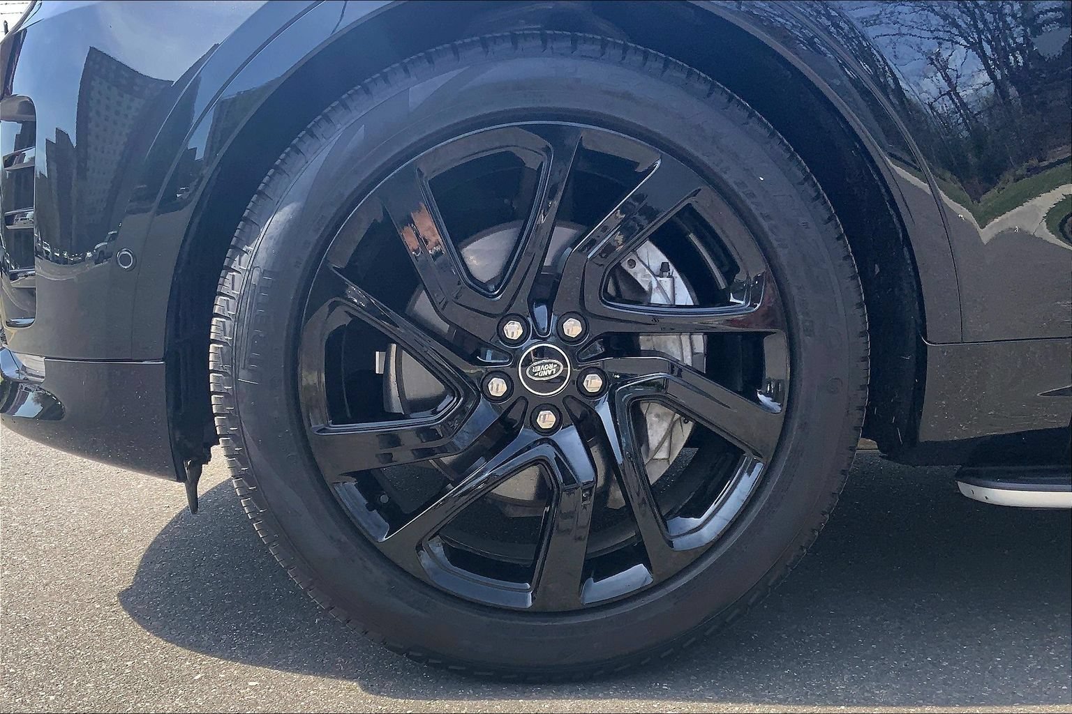 Certified 2025 Land Rover Discovery Dynamic SE AWD/4WD image 10