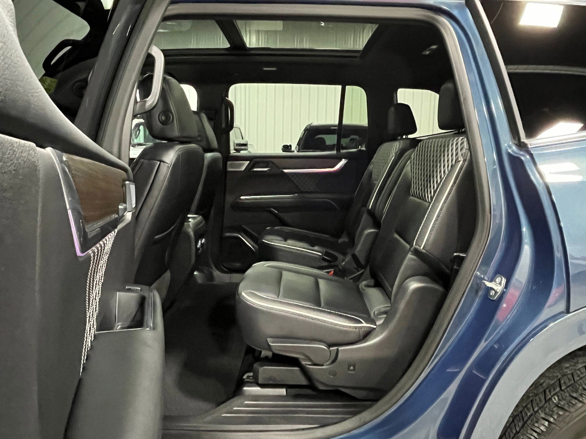 Certified 2025 GMC Acadia Denali w/ Super Cruise Package image 11