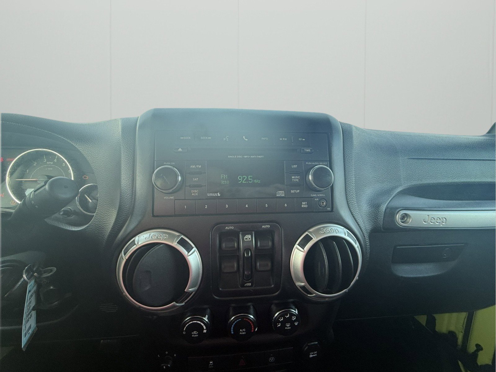 Used 2016 Jeep Wrangler Unlimited Sahara w/ Connectivity Group image 16