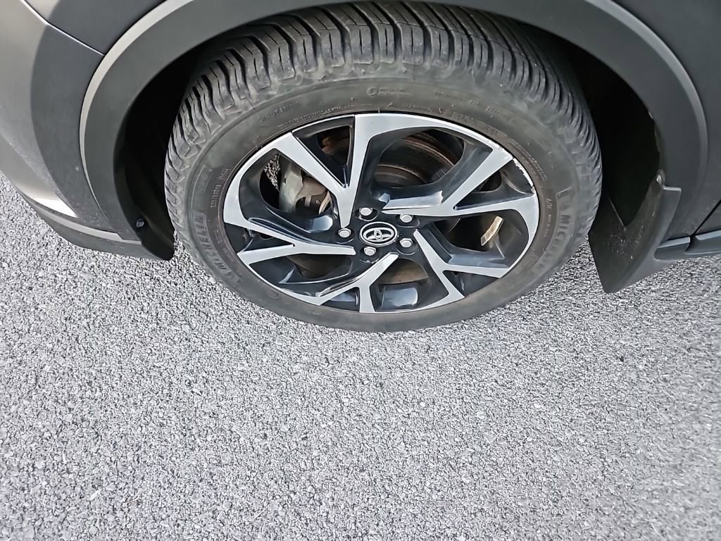 Used 2018 Toyota C-HR XLE image 13