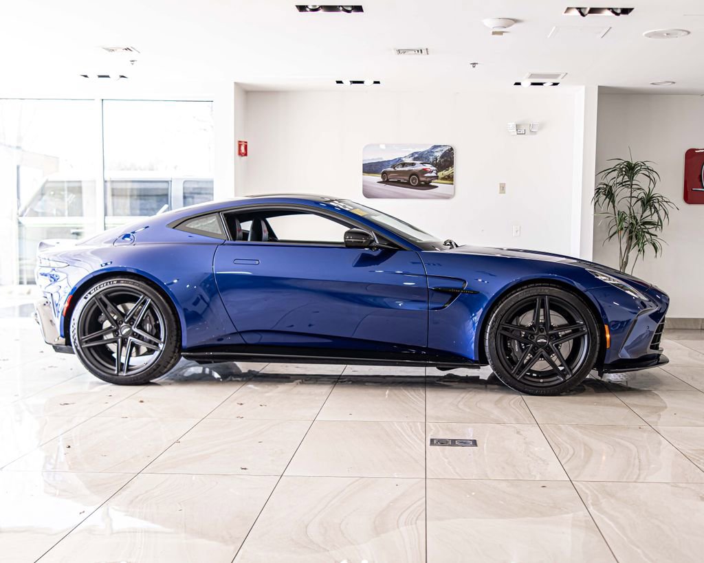 Used 2025 Aston Martin V8 Vantage Coupe image 9