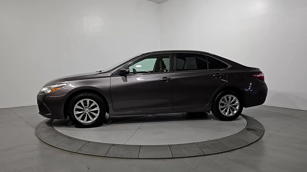 Used 2016 Toyota Camry LE FWD image 2