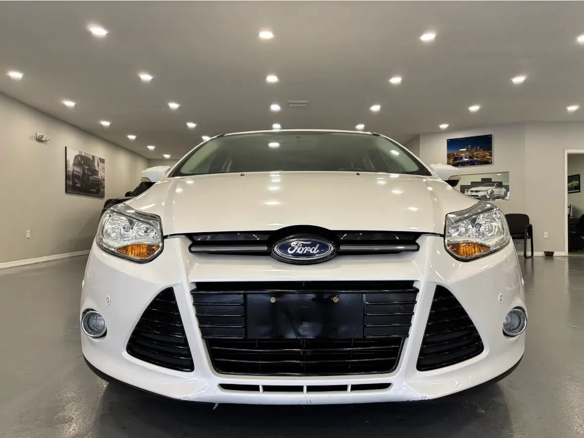 Used 2014 Ford Focus Titanium FWD image 2